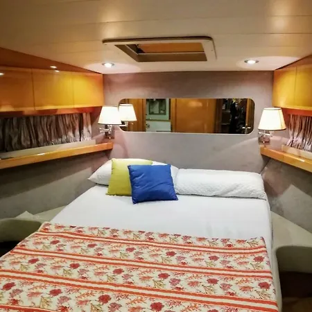 Botel Amber Princess Boat & Breakfast