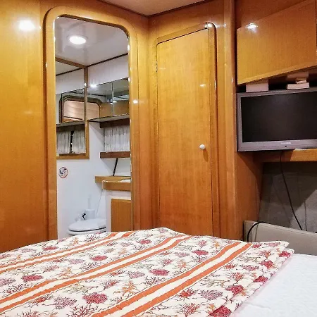 Amber Princess Boat & Breakfast Salerno
