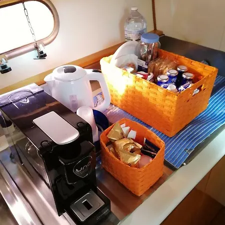 Amber Princess Boat & Breakfast Botel