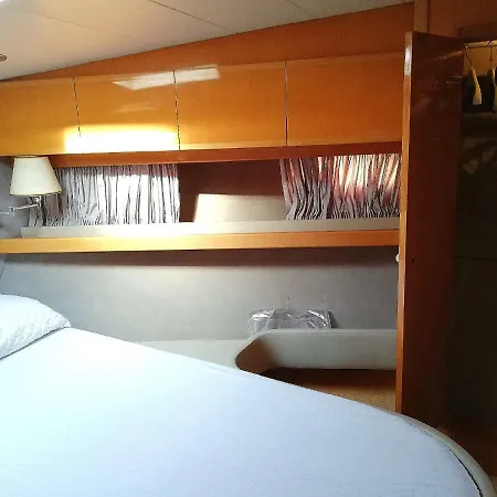 Botel Amber Princess Boat & Breakfast *