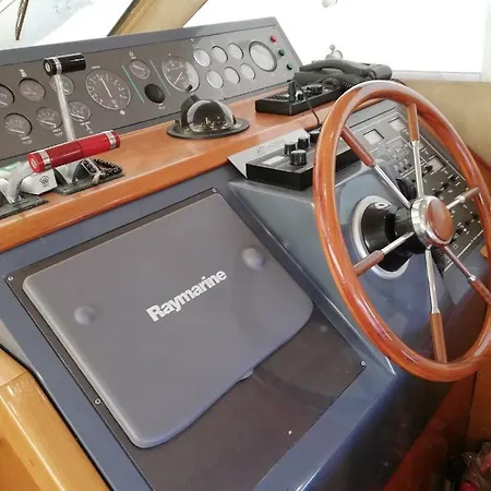 Amber Princess Boat & Breakfast Botel