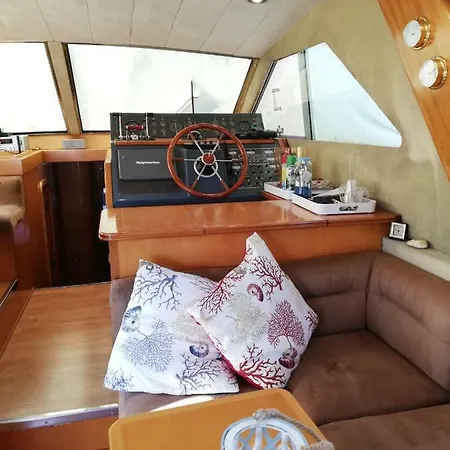 Botel Amber Princess Boat & Breakfast